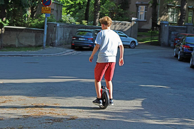 How Do You Control An Electric Unicycle