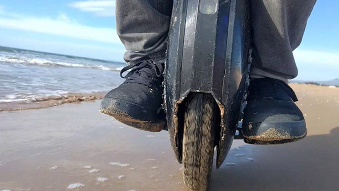 Electric unicycles can go on sand